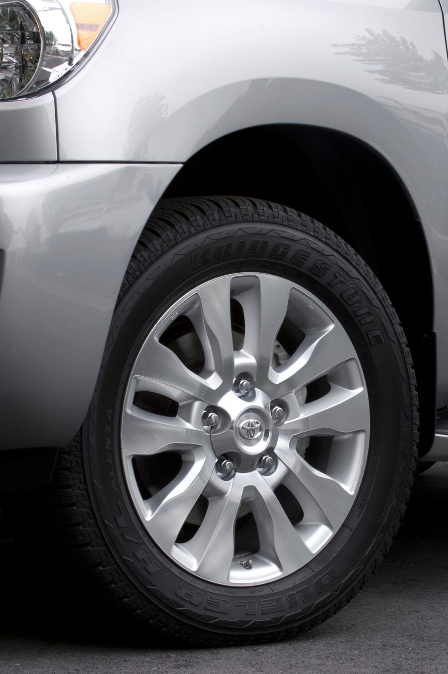 Колеса Toyota Sequoia Platinum 2010 года  (фото 1 из 5)